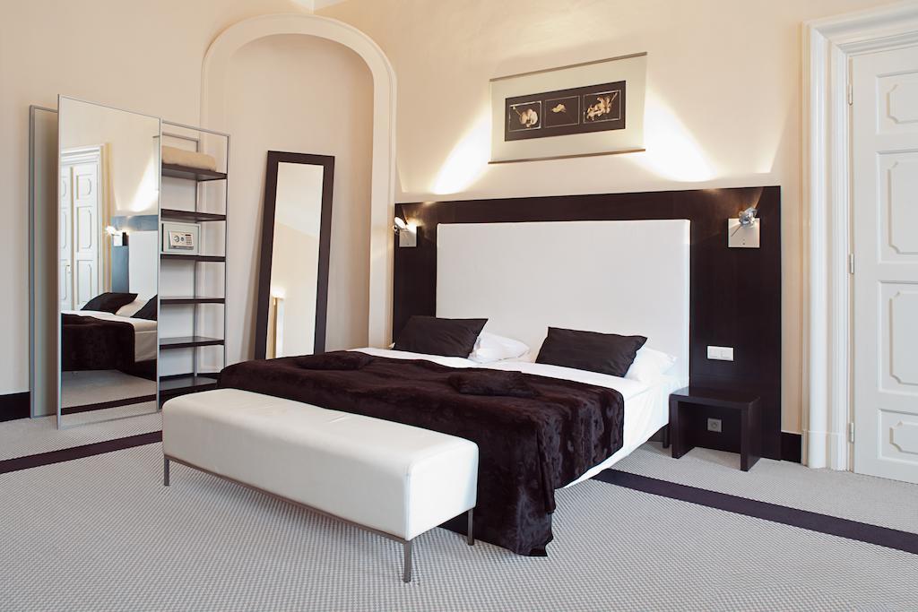 Old Town Square Residence By Emblem Prague Exterior photo